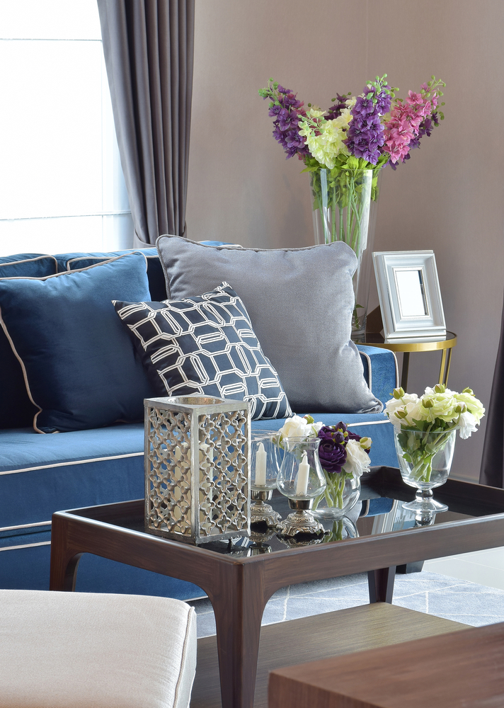 Romantic,Candle,Set,With,Beige,And,Blue,Modern,Classic,Sofa