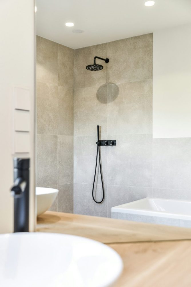 low maintenance bathroom unsp (1)