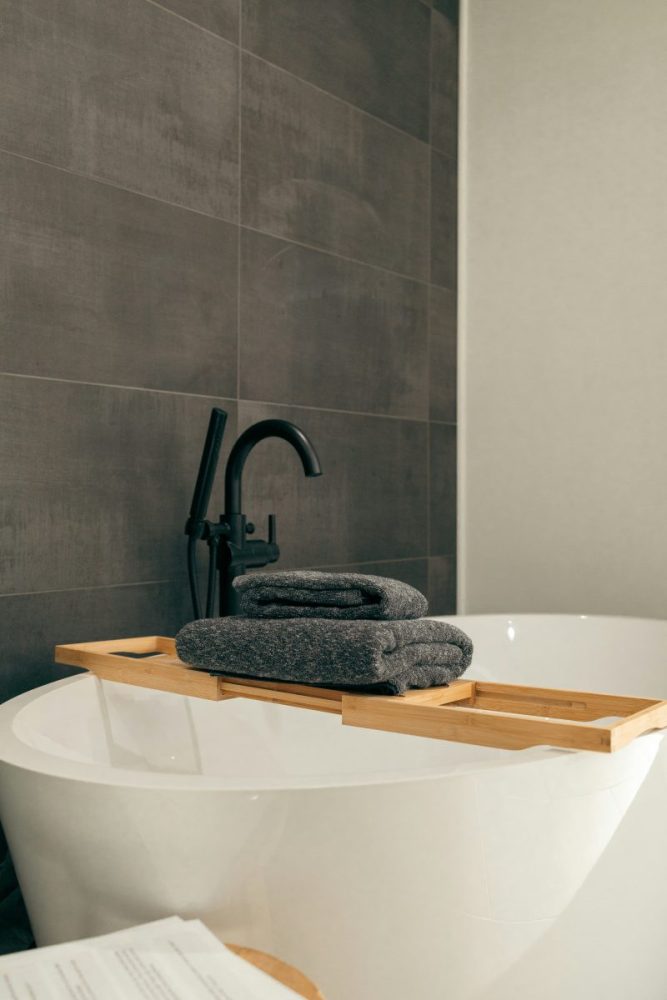 low maintenance bathroom unsp (6)