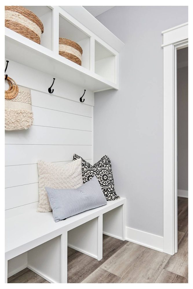 Vintage Style Hooks and Racks Farmhouse Mudroom Ideas