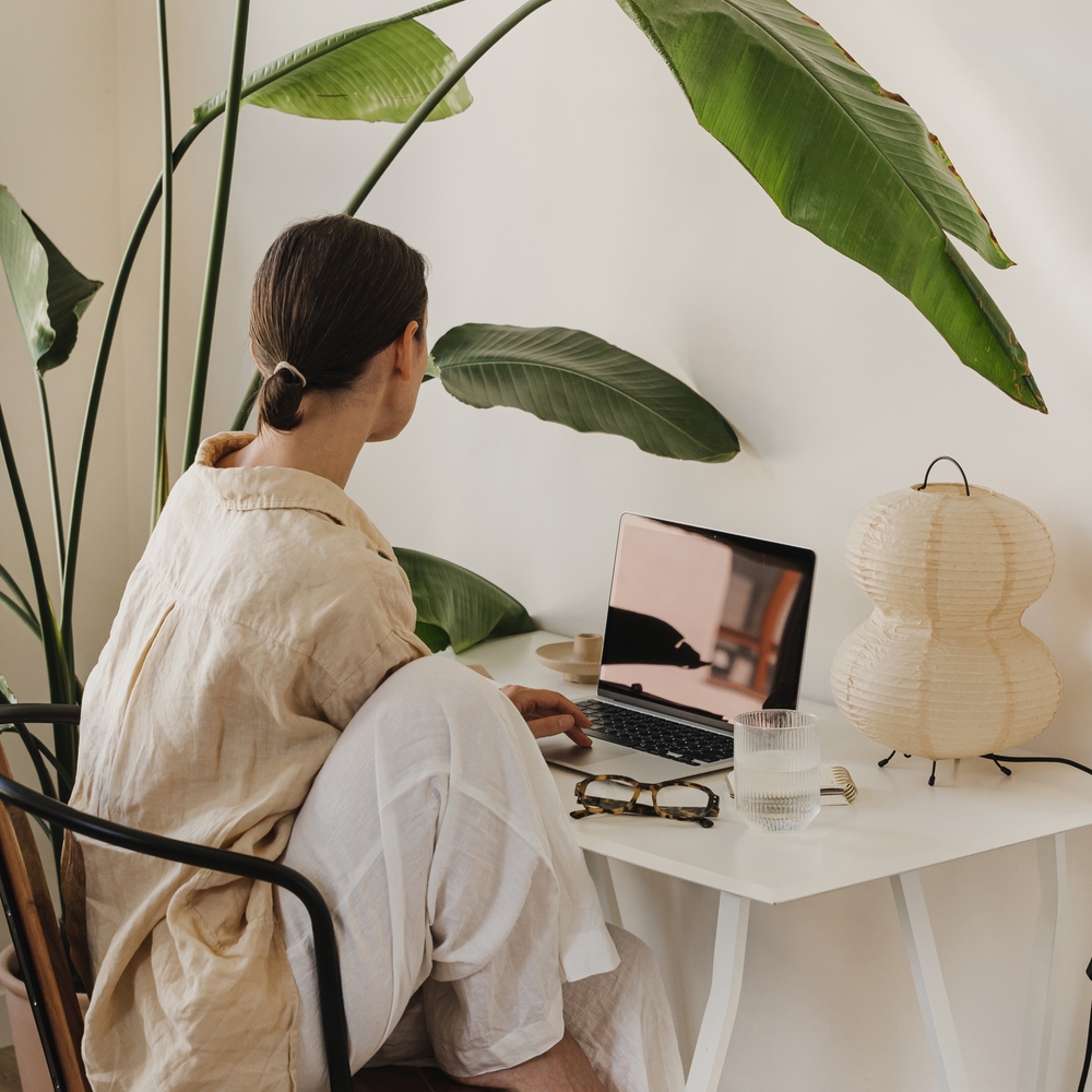 Modern,Home,Office,Aesthetic,With,Woman,,Laptop,,And,Large,Indoor