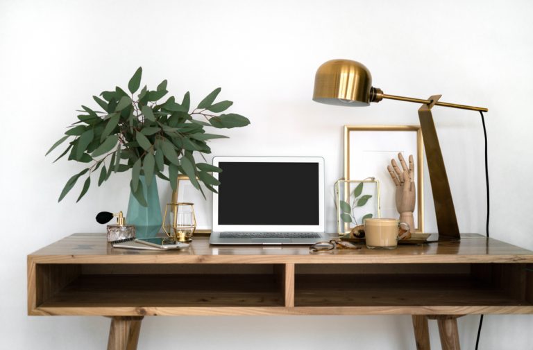 Interior,Of,A,Cozy,Feminine,Home,Office,With,Laptop,Mock up,