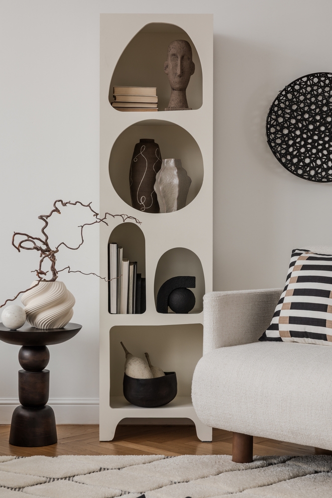 Modern,Bookshelf,With,Sculptural,Decor,,Art,Books,And,A,Neutral