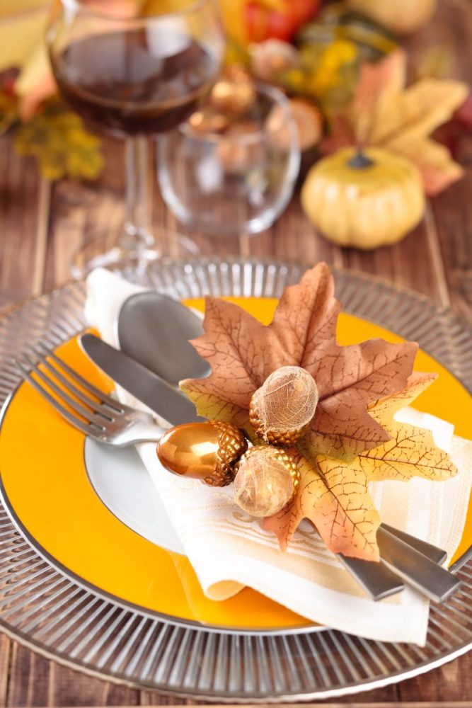 fall colors thanksgiving table