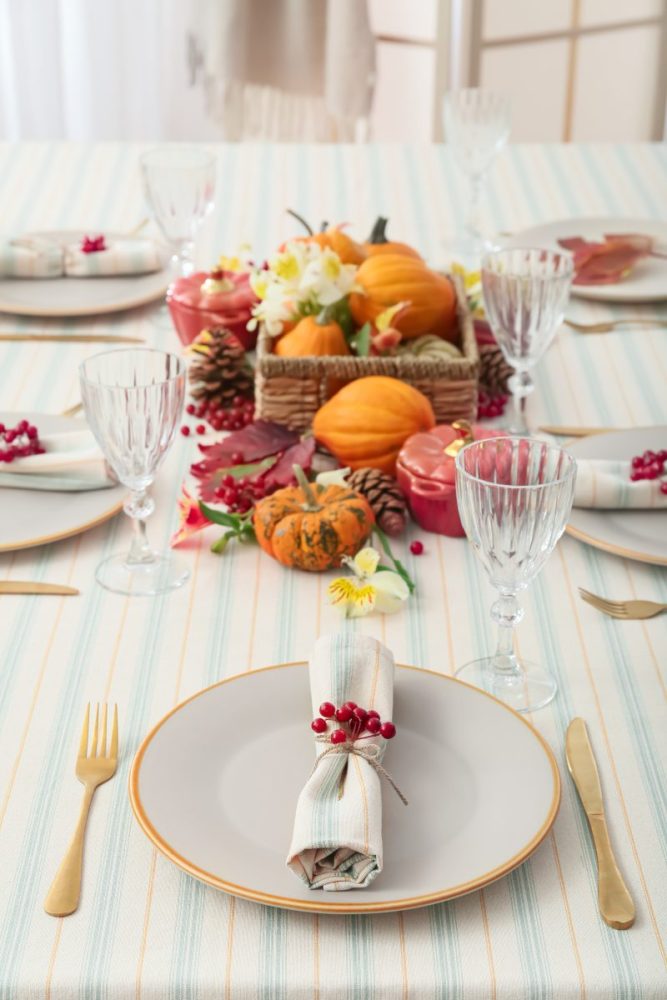 thanksgiving table simple