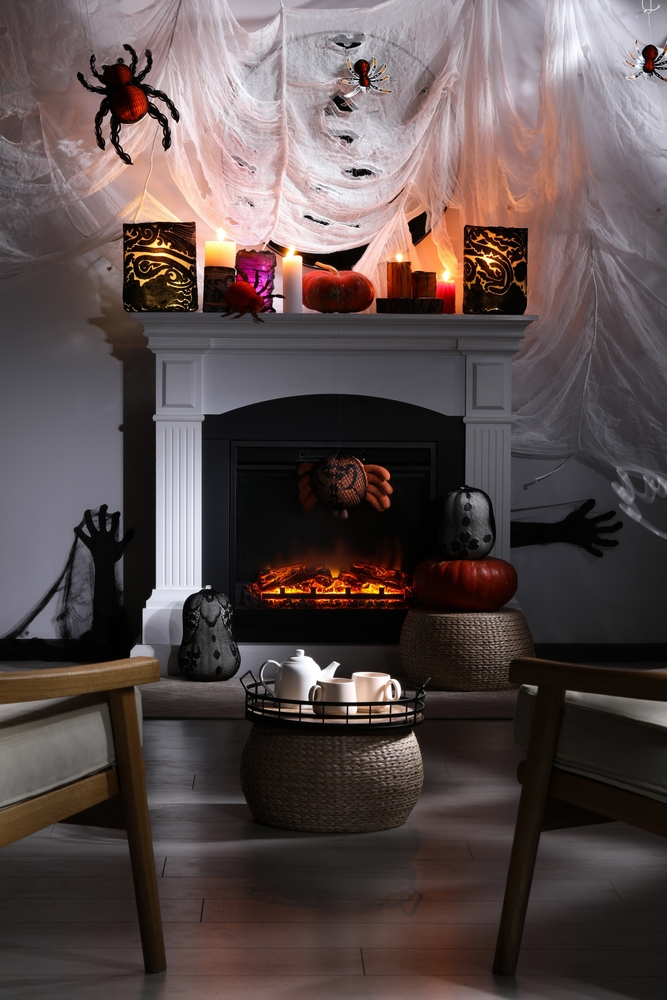 Room,With,Fireplace,Decorated,For,Halloween.,Festive,Interior