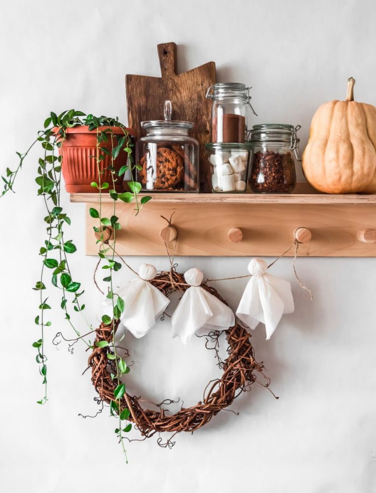 halloween wall art floating ghosts