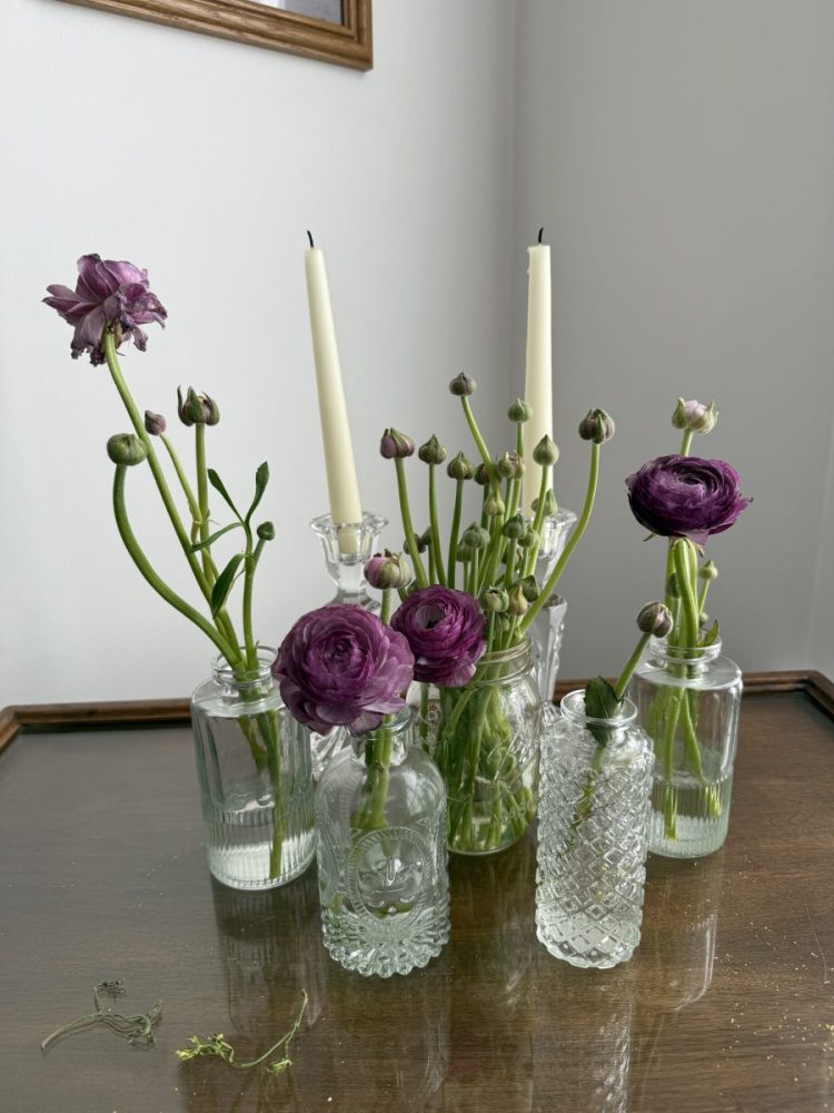 16 Kitchen Table Centerpiece Ideas That Are Easy To Setup