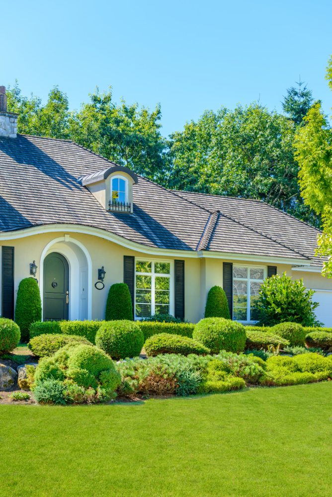 17 Simple Front Yard Garden Ideas That Make a Big First Impression
